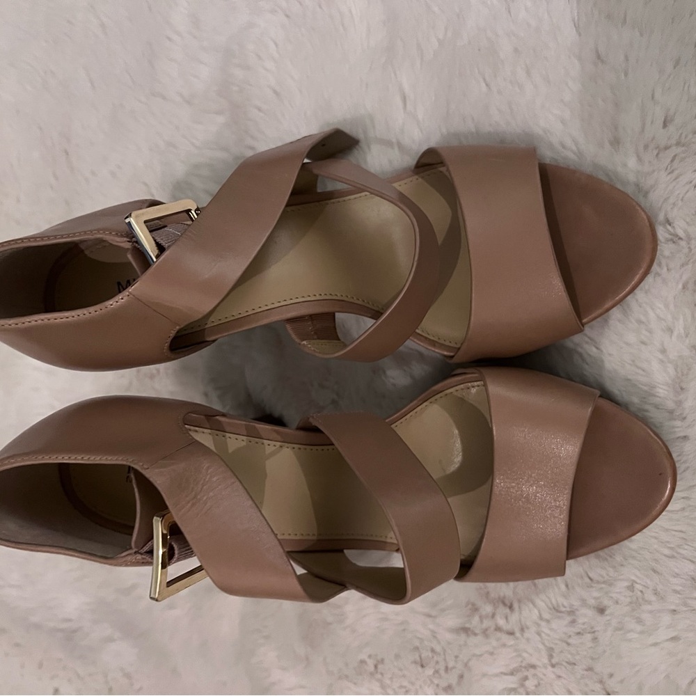 Michael Kors Nude Platform Heal sz 9.5